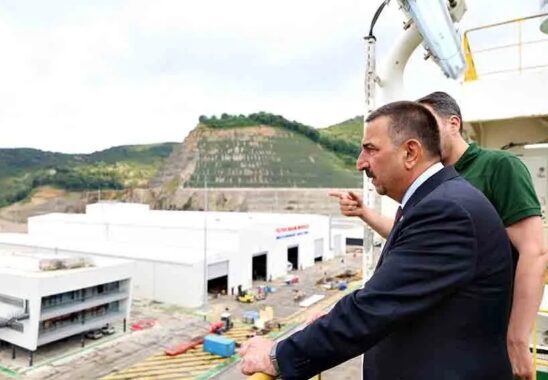 Vali Hacıbektaşoğlu Yavuz Sondaj Gemisi’ni ziyaret etti